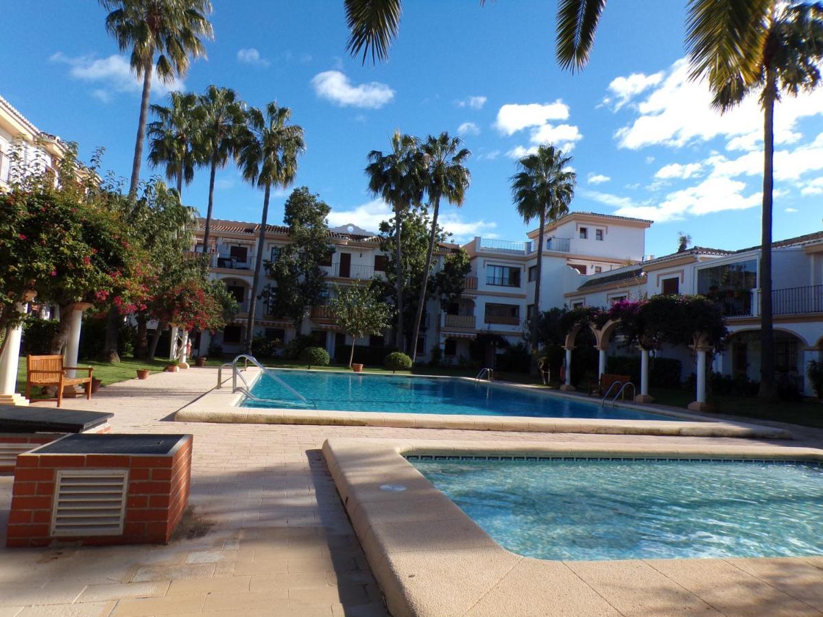 Planta Baja Con Porche Y Piscina, Cerca Del Mar Apartman Denia Kültér fotó